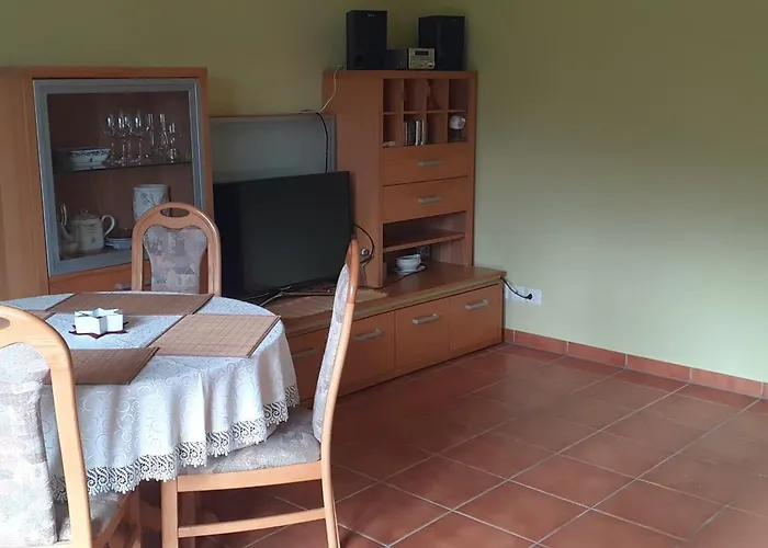 Room In Charmant Apartment Wangs